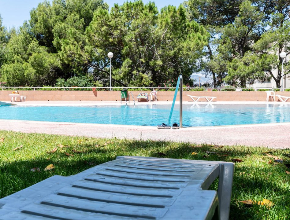 Apartament la doar 500 m de Plaja Levante, cu Licență Turistică Activă