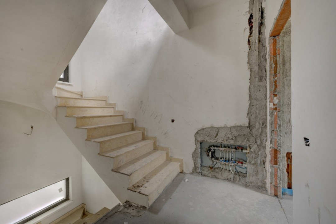 Casa se preda finisata - 4 bai - 3 dormitoare - curte - parcare -  metrou Păcii 