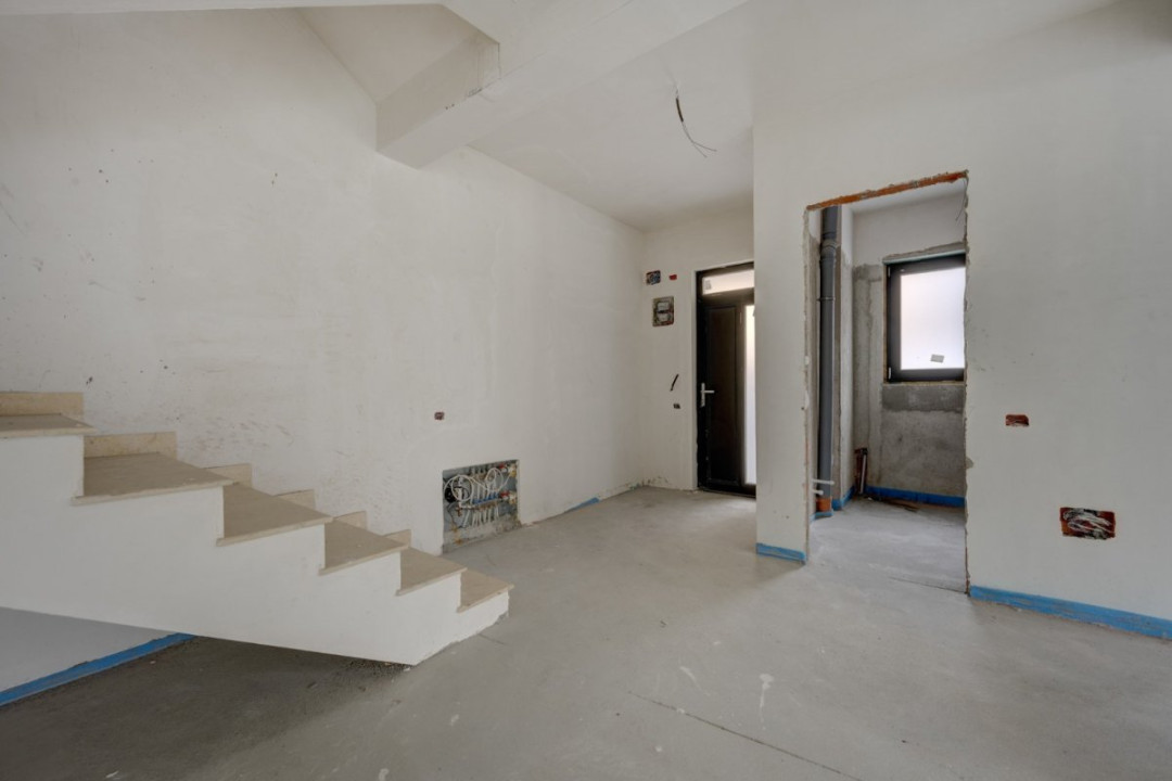 Casa se preda finisata - 4 bai - 3 dormitoare - curte - parcare -  metrou Păcii 