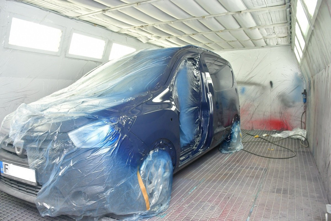 Service auto 550 mp, 1000mp parcare, mecanica, tinichigerie, vopsitorie