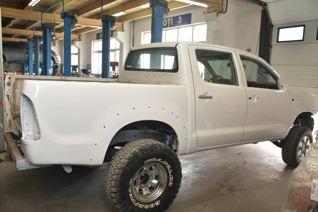 Service auto 550 mp, 1000mp parcare, mecanica, tinichigerie, vopsitorie