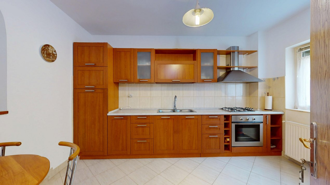 Vila unde diminețile încep cu liniște, nu cu trafic – Iancu Nicolae