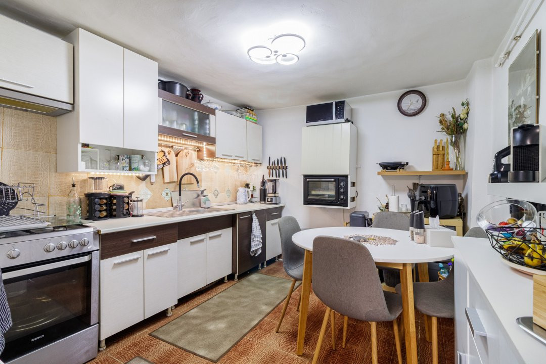 Casa cu gradina aproape de metrou 1 Mai - 232 mp curte libera