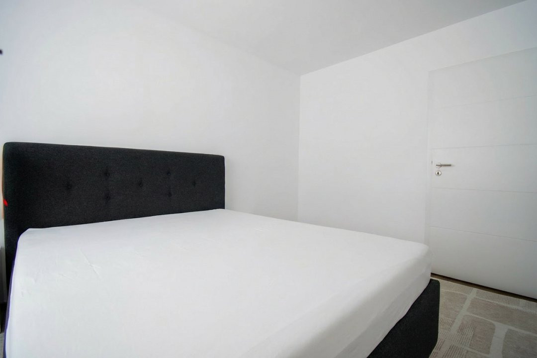 Bd.Obregia 2 camere,renovat lux,mobilat-utilat,centrala proprie,etaj 3/10