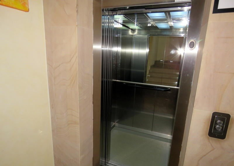 COMISION 0%-De inchiriat 2 cam. la LUKOIL Lujerului-mobilat si utilat