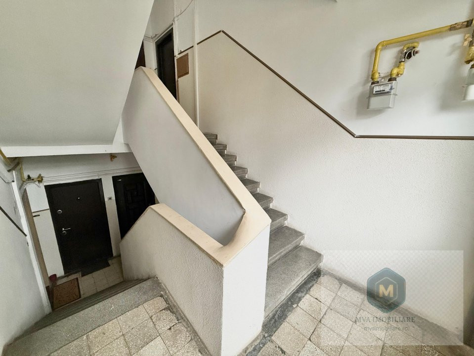 Metrou Lujerului - ap. 3 camere - necesita renovare completa