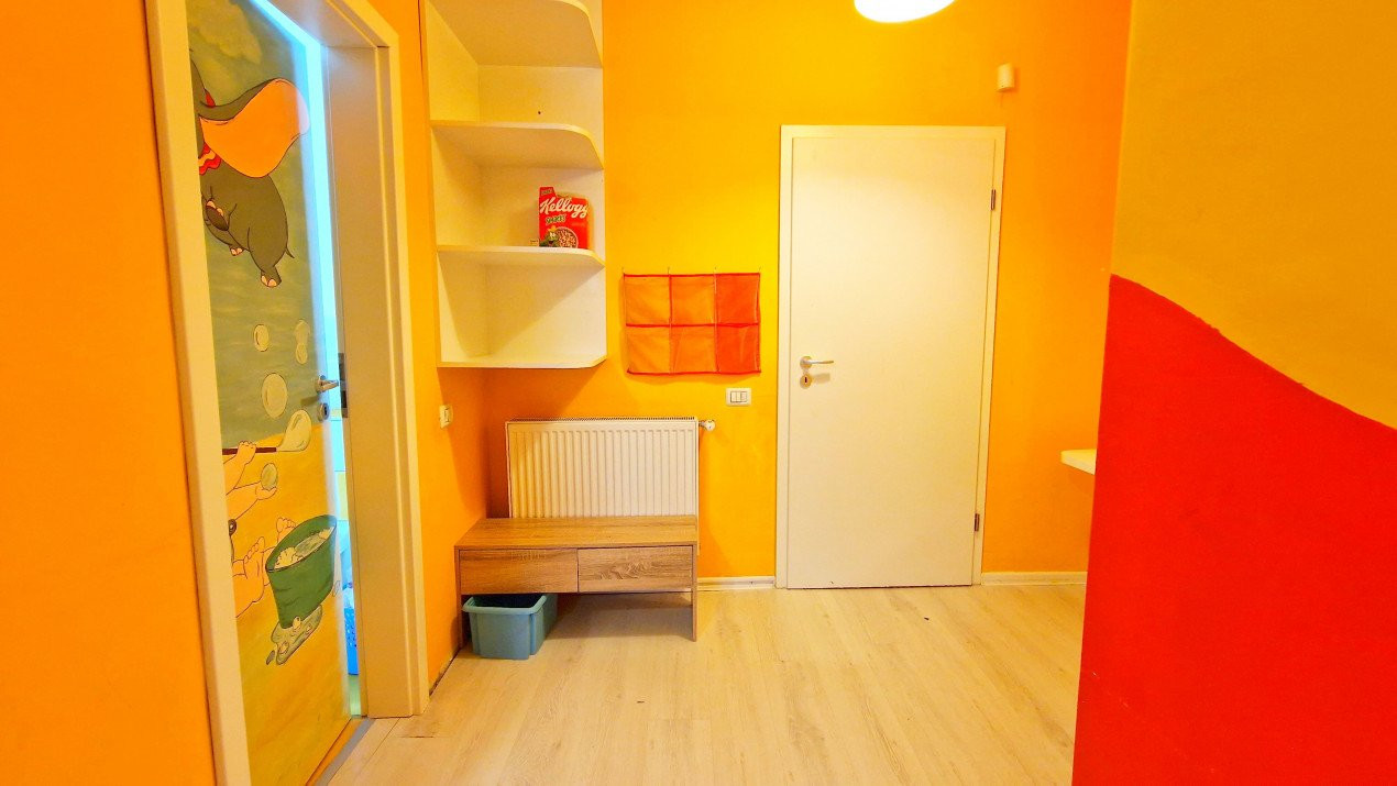 Apartament cu 5 camere si curte imensa-posibilitate de recompartimentare.