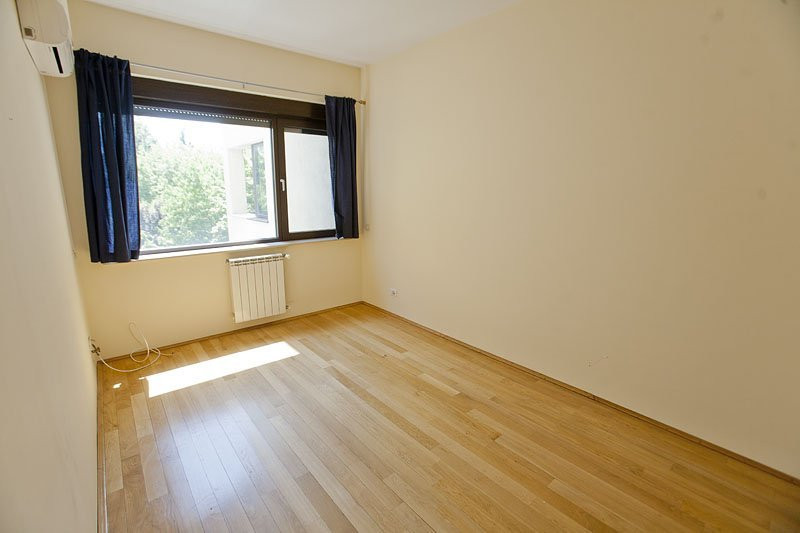 apartament 4 camere- primaverii de inchiriat