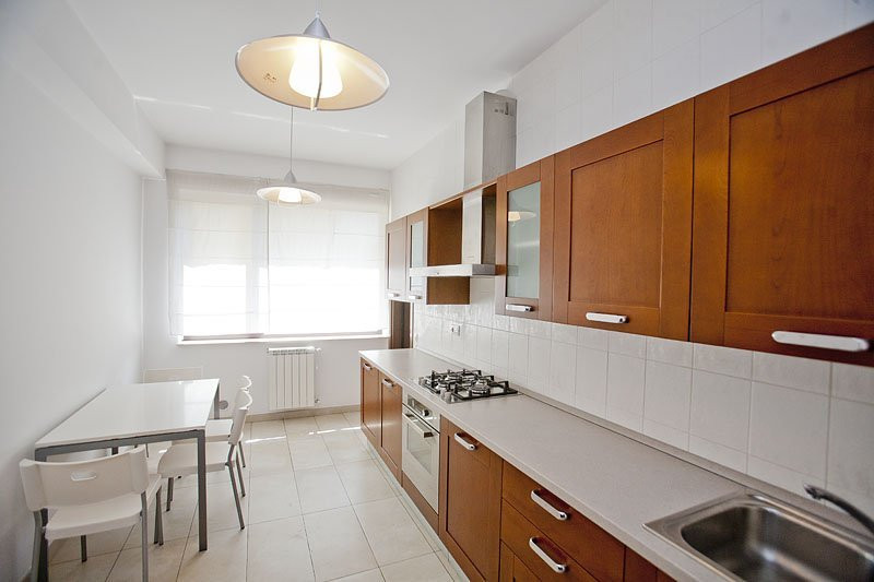 apartament 4 camere- primaverii de inchiriat