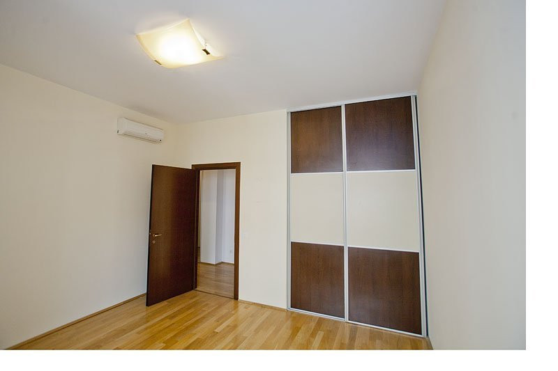 apartament 4 camere- primaverii de inchiriat