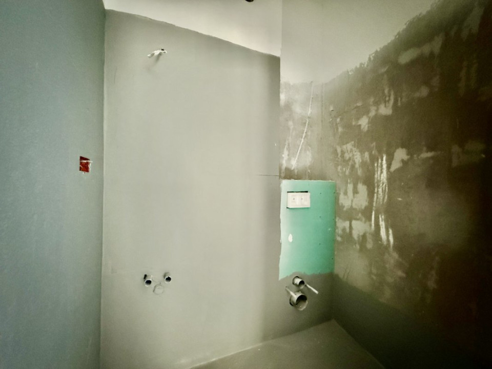 Centrul Capitalei, apartament cu 2 bai, etaj superior !