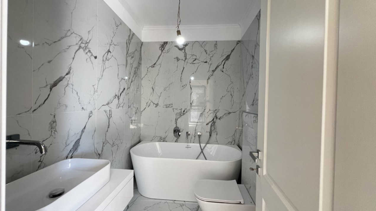 Unirii, 4 camere cu  2 parcari