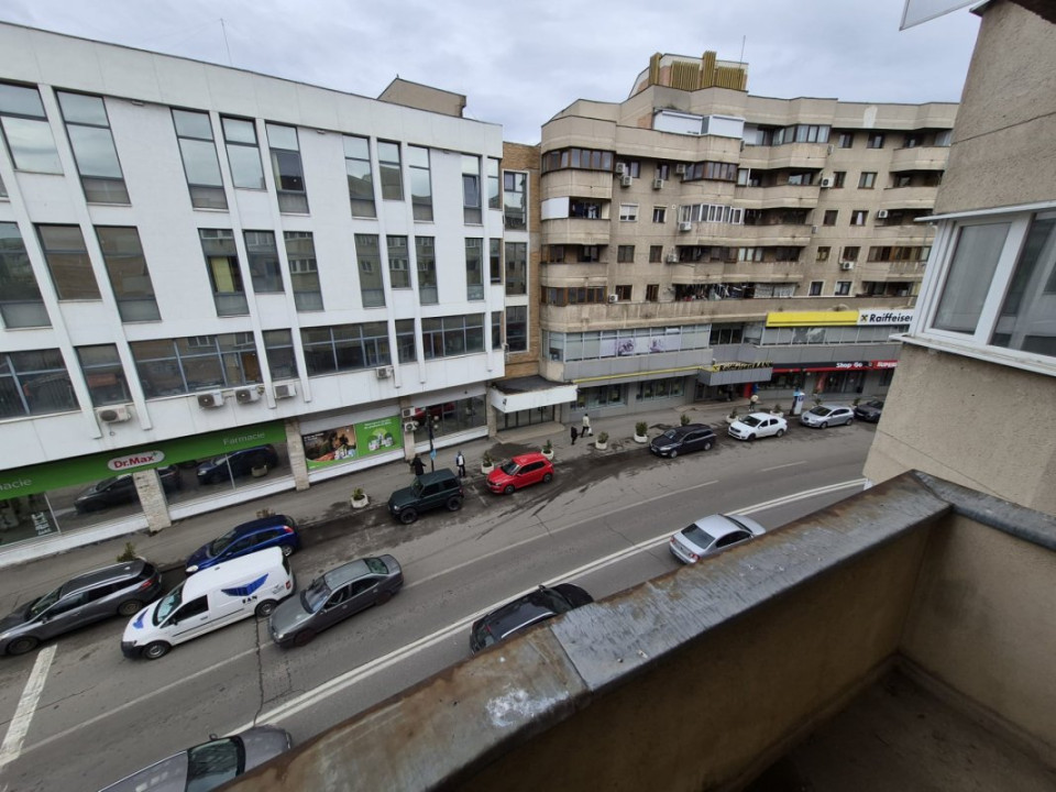 2 camere, etaj intermediar, ultracentral, ideal ce vrei...