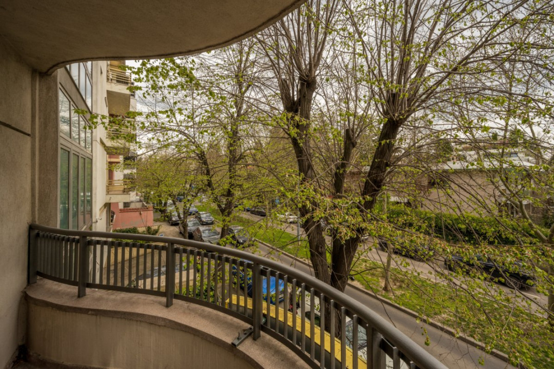 Apartament luminos de 5 camere de închiriat, etaj 1/4, garaj, Bd. Primăverii!