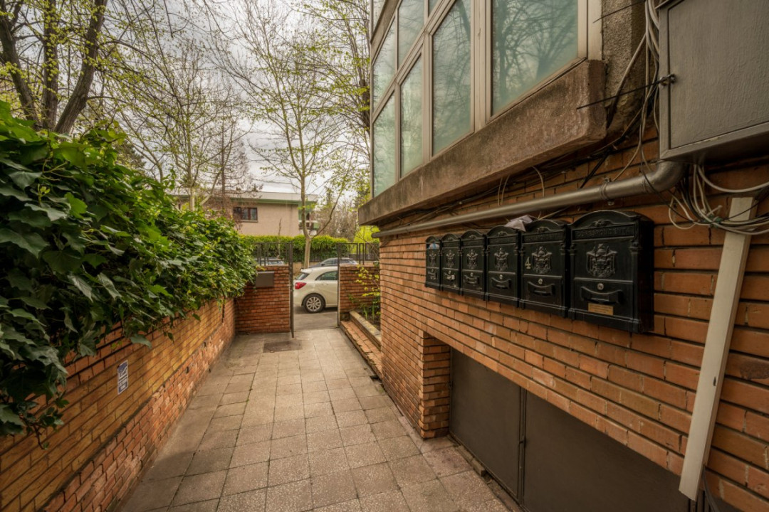 Apartament luminos de 5 camere de închiriat, etaj 1/4, garaj, Bd. Primăverii!