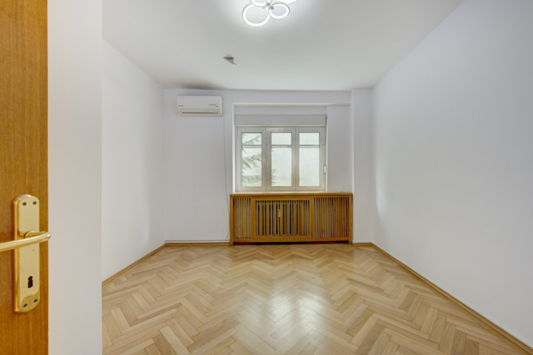 Apartament luminos de 5 camere de închiriat, etaj 1/4, garaj, Bd. Primăverii!