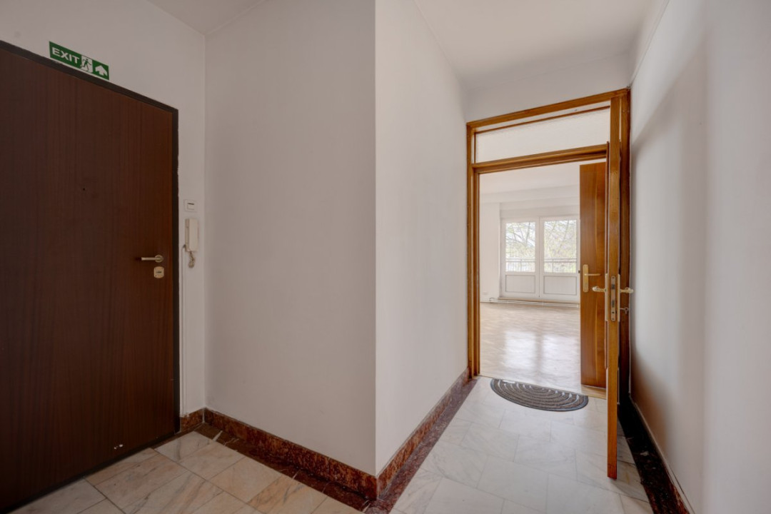 Apartament luminos de 5 camere de închiriat, etaj 1/4, garaj, Bd. Primăverii!
