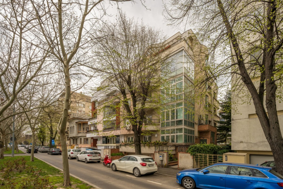 Apartament luminos de 5 camere de închiriat, etaj 1/4, garaj, Bd. Primăverii!