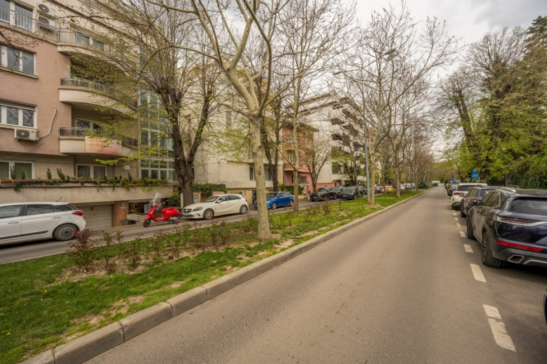 Apartament luminos de 5 camere de închiriat, etaj 1/4, garaj, Bd. Primăverii!