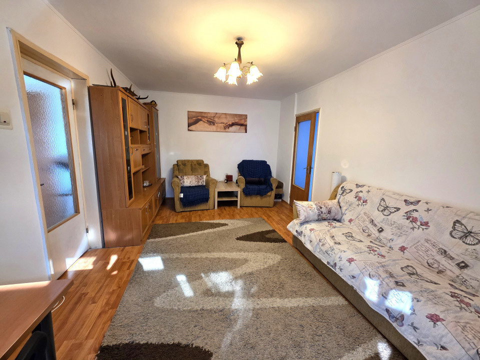 De vanzare 4 camere Ale Huedin 1, cu loc de parcare si centrala proprie