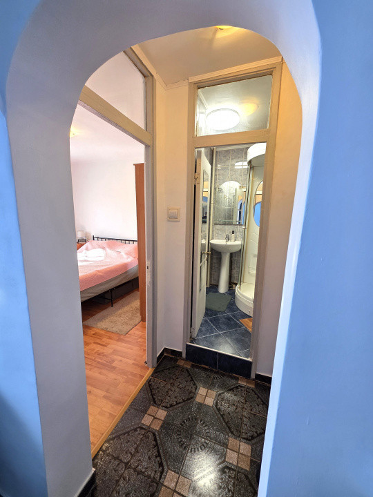 De vanzare 4 camere Ale Huedin 1, cu loc de parcare si centrala proprie