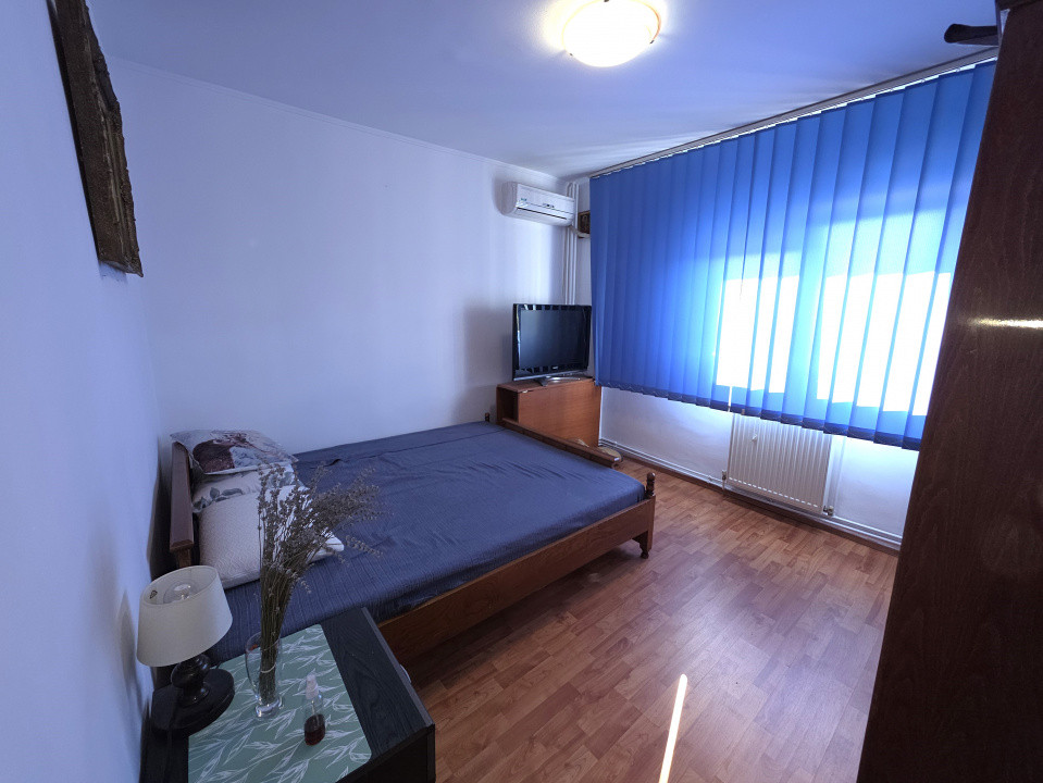 De vanzare 4 camere Ale Huedin 1, cu loc de parcare si centrala proprie