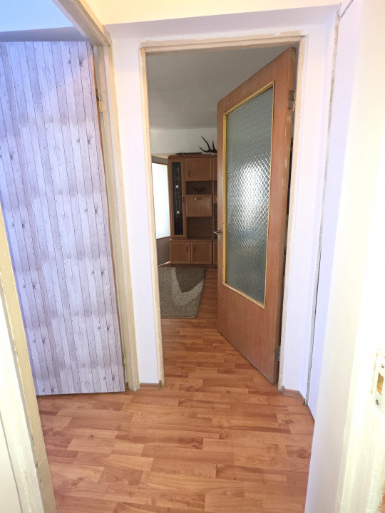 De vanzare 4 camere Ale Huedin 1, cu loc de parcare si centrala proprie