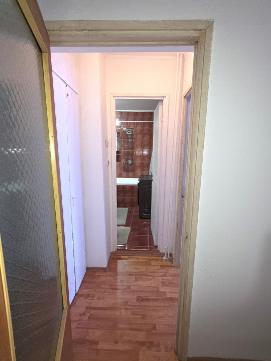 De vanzare 4 camere Ale Huedin 1, cu loc de parcare si centrala proprie