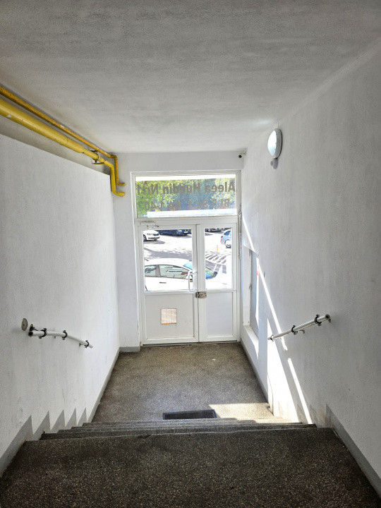 De vanzare 4 camere Ale Huedin 1, cu loc de parcare si centrala proprie