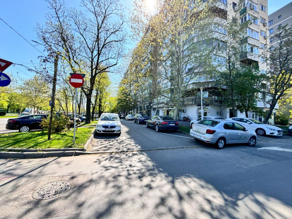 Vedere Parc Bloc 1980 | 3 camere decomandat, 2 băi, METROU 5 min