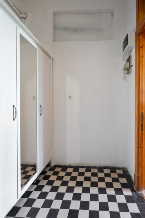 Vânzare garsonieră piata Victoriei