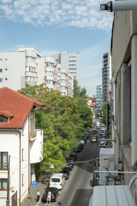 Vânzare garsonieră piata Victoriei