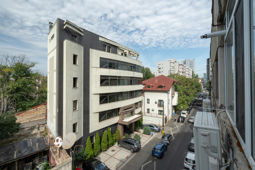 Vânzare garsonieră piata Victoriei