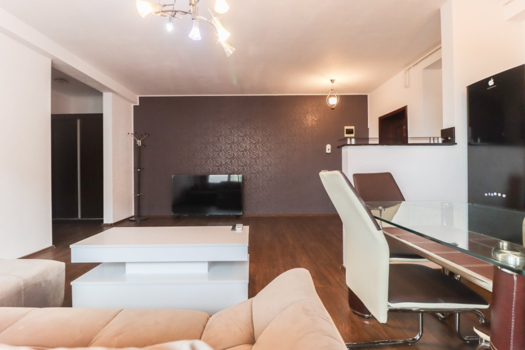 Apartamentul Tragis – spațios și bine compartimentat –