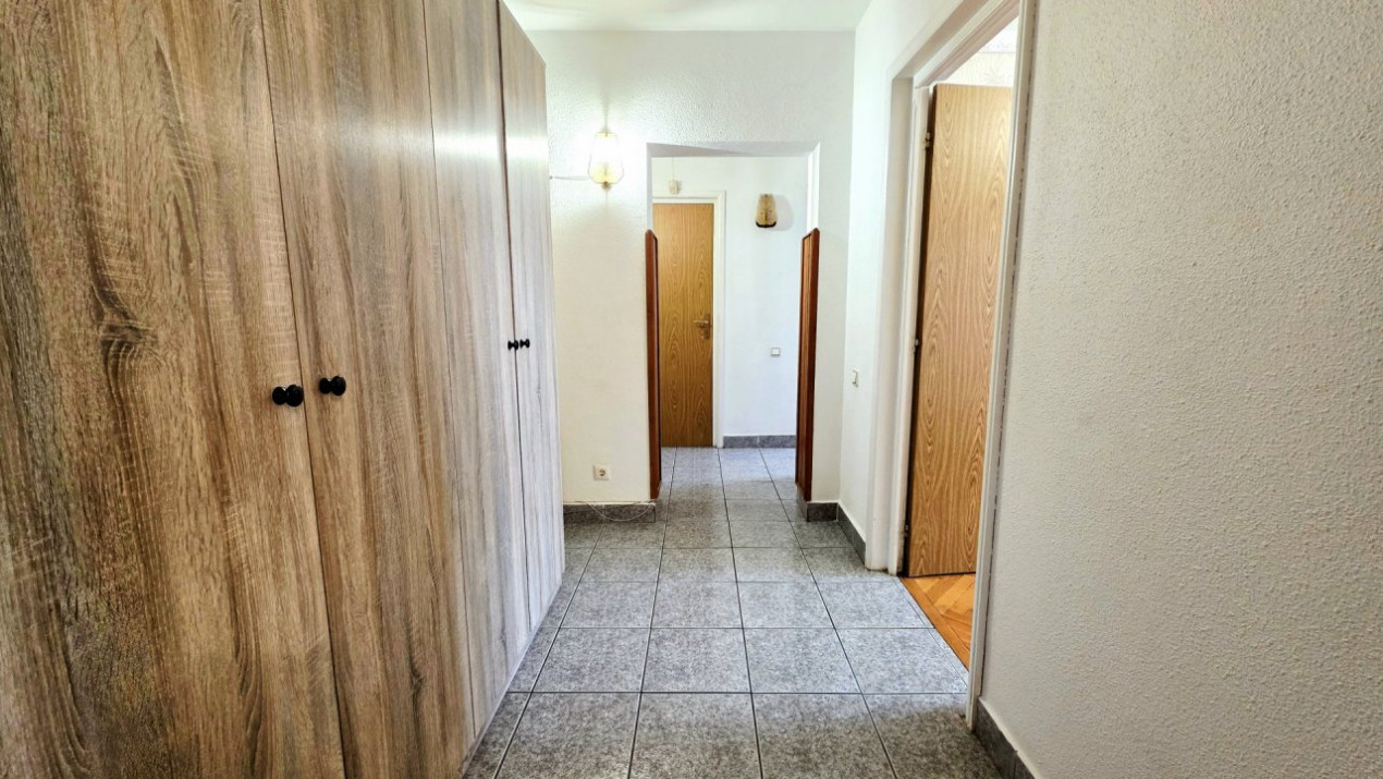 Cerere mare, oferta mica. Apartament 3 camere cu relaxare inclusa