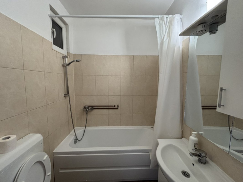 2 camere ultracentral cu vedere deschisă – Universitate - inchiriat 500 euro