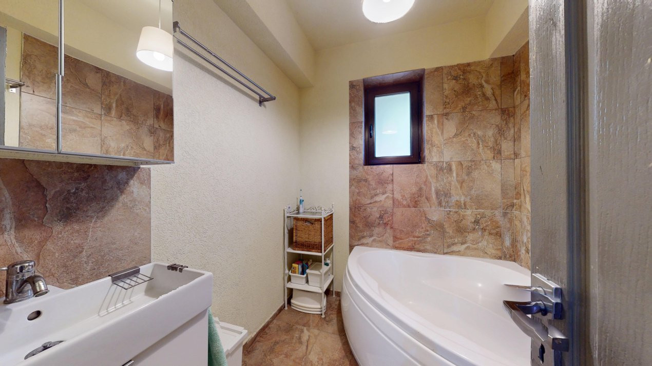Vilă parter-pod mansardat, teren-grădină matură, de vânzare Tamași-/Corbeanca