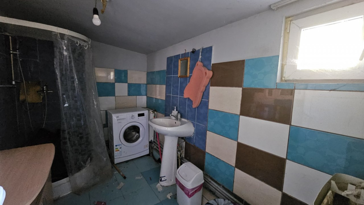 Popești Leordeni, teren 203mp cu casă demolabila/renovabila, singur curte