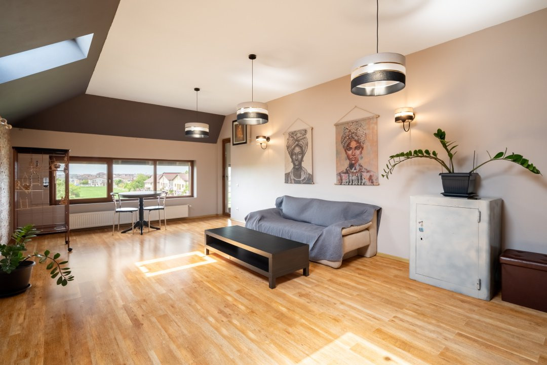 Duplex 4 camere cu priveliste in Cartierul Verde