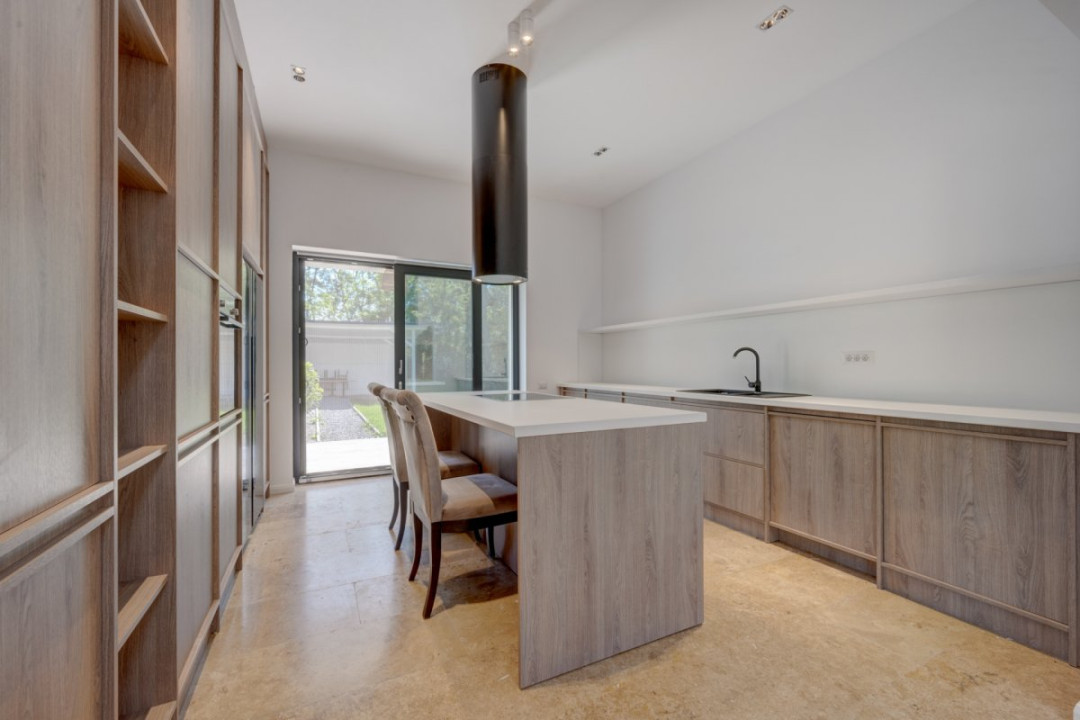 MOON VILLA - ASTORIA, 212 MP TOTAL, 800 MP LOT, LA CHEIE!