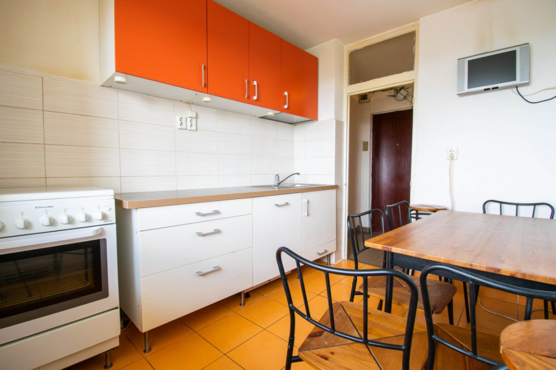 Crangasi-apartament 2 camere,decomandat,la 12 min de Metrou,an 1983