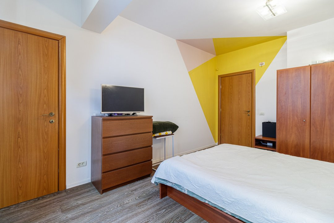 4 camere 3 bai la intrare in Tineretului si Carol