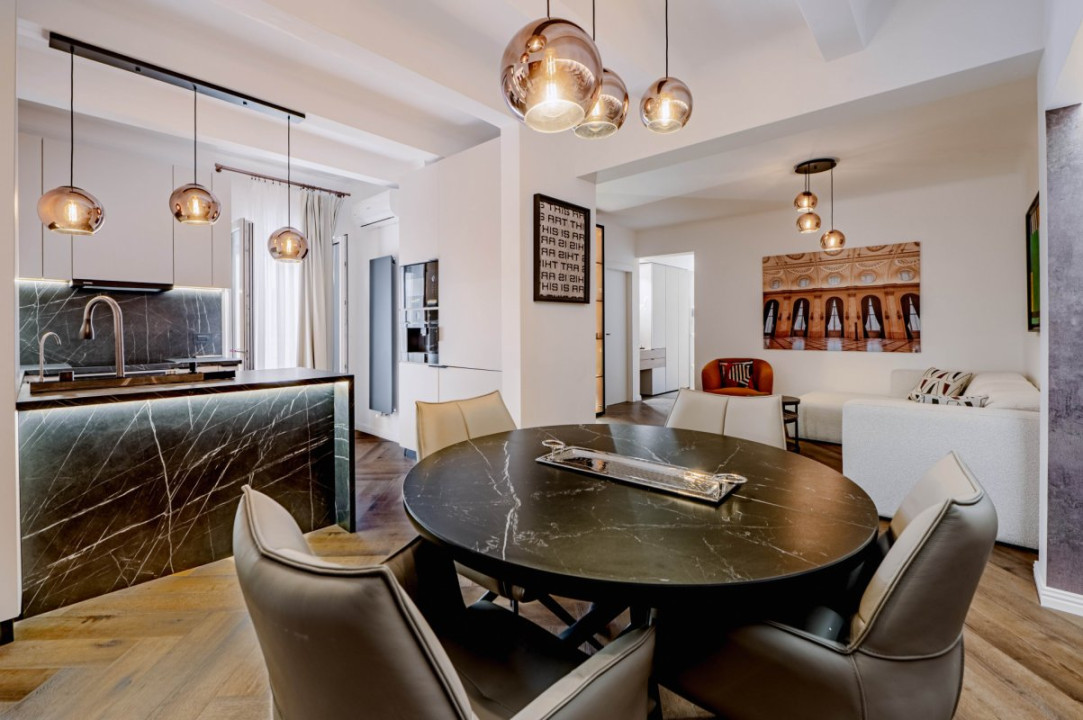 Unicat în Blocul Florentin: 3 camere, 2 băi, renovat integral cu designer
