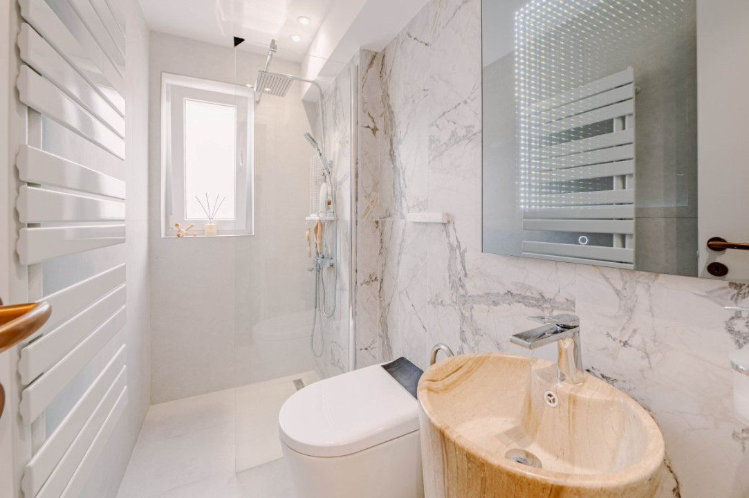 Unicat în Blocul Florentin: 3 camere, 2 băi, renovat integral cu designer