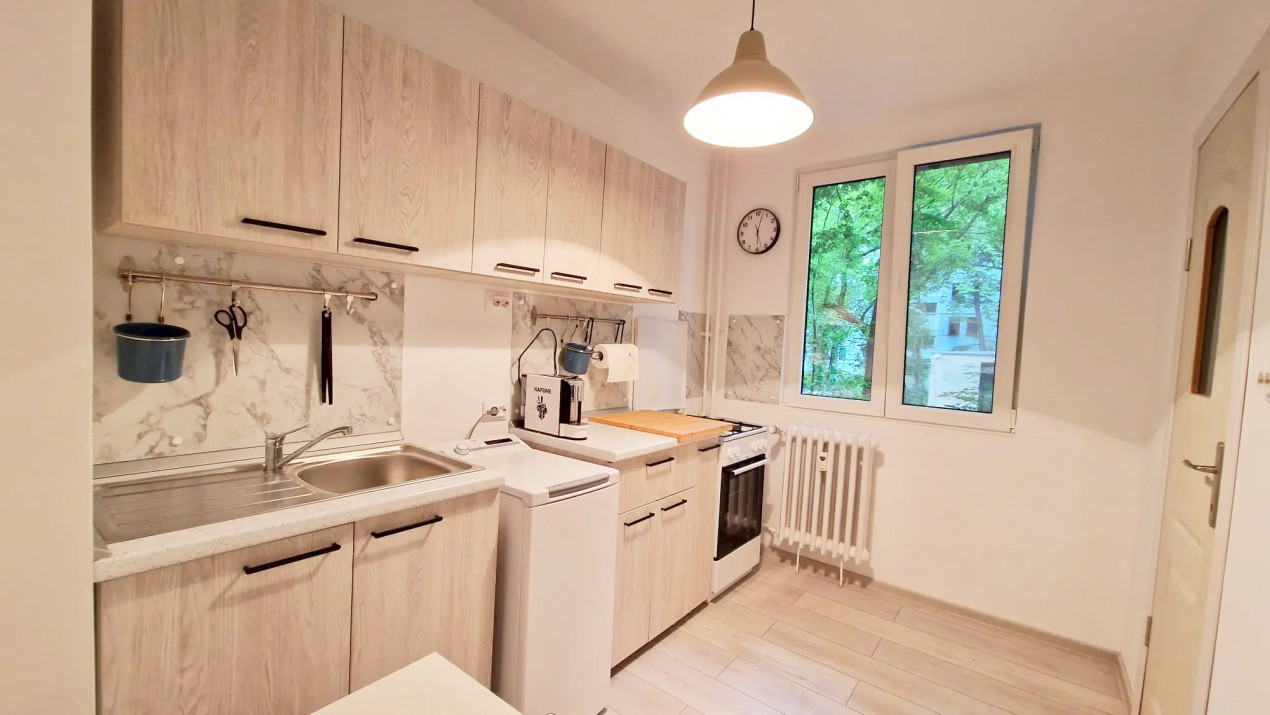 Apartament la prima închiriere după renovare completă, mobilat și utilat modern 