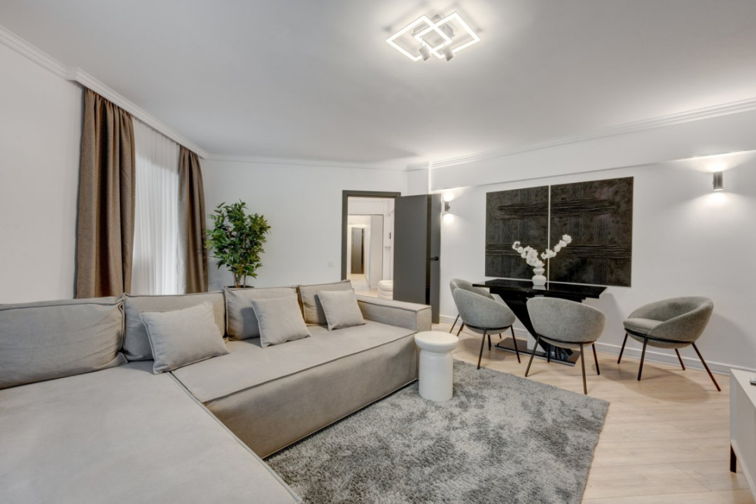 Apartament cu vedere spectaculoasă, 3 camere, 2 băi, bloc 1979, Universitate! 