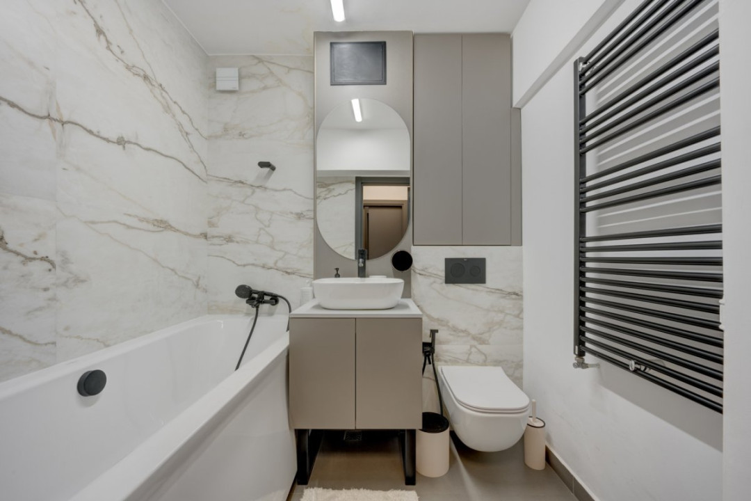Apartament cu vedere spectaculoasă, 3 camere, 2 băi, bloc 1979, Universitate! 