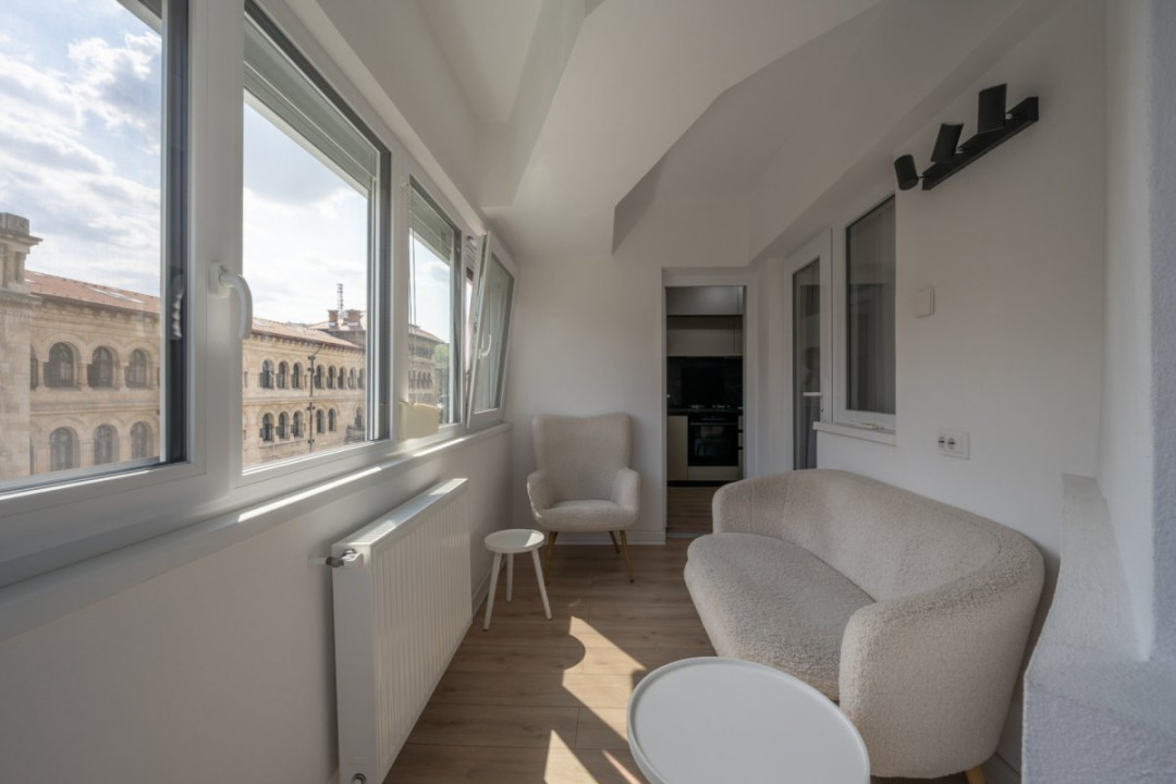 Apartament cu vedere spectaculoasă, 3 camere, 2 băi, bloc 1979, Universitate! 