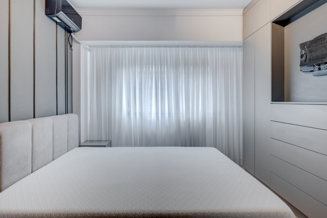 Apartament cu vedere spectaculoasă, 3 camere, 2 băi, bloc 1979, Universitate! 