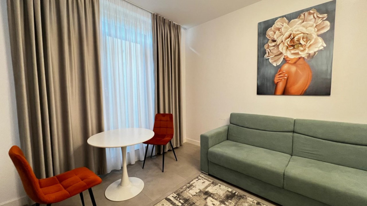 Apartament, mobilat, curte engleza, liber
